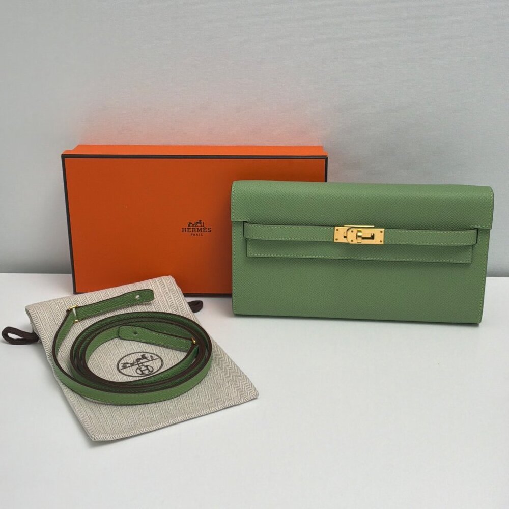 HERMES Kelly To Go "Vert Criquet" Green Epsom Leather Verso "Bleu Brume" Wallet